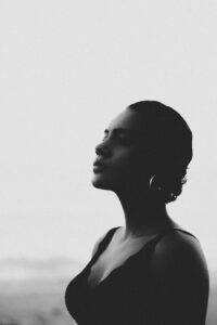 woman side profile black and white