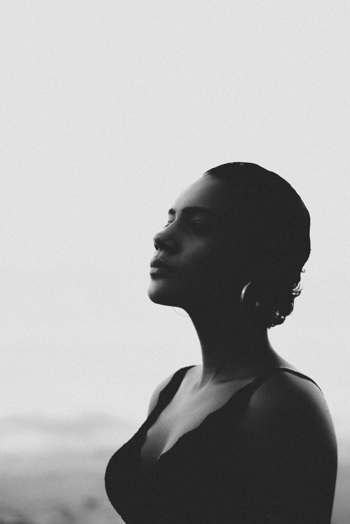 woman side profile black and white